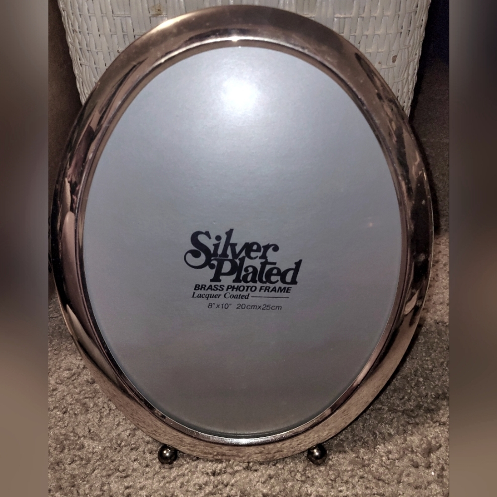 Photo frame, picture frame, oval frame, footed frame, silver plated picture fram